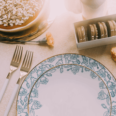 10 In. Roses Design Plastic Plates | 10 Count