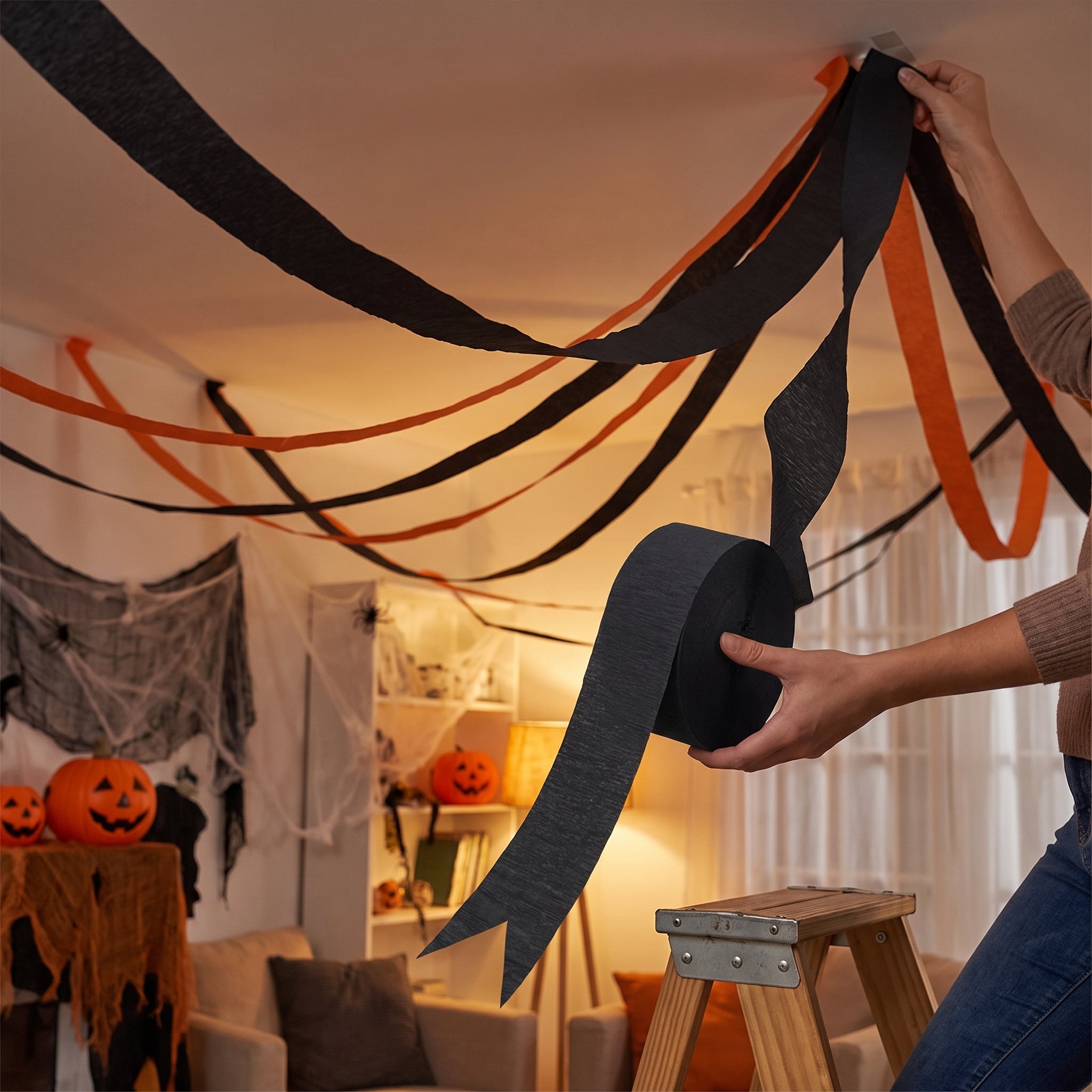 Classic Black Crepe Streamer - 81ft