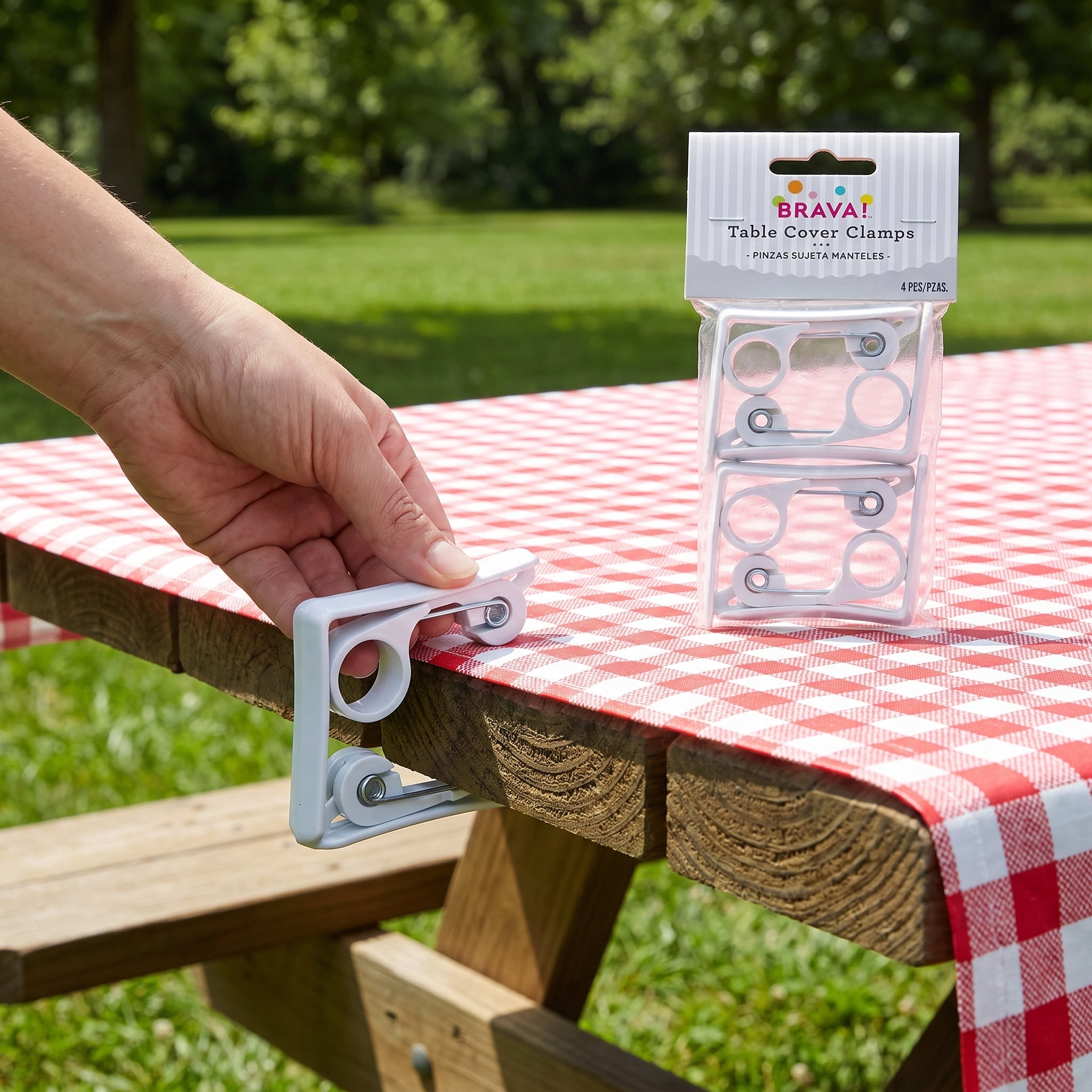 White Plastic Table Cover Clamps - 1.25-inch, 4-Pack