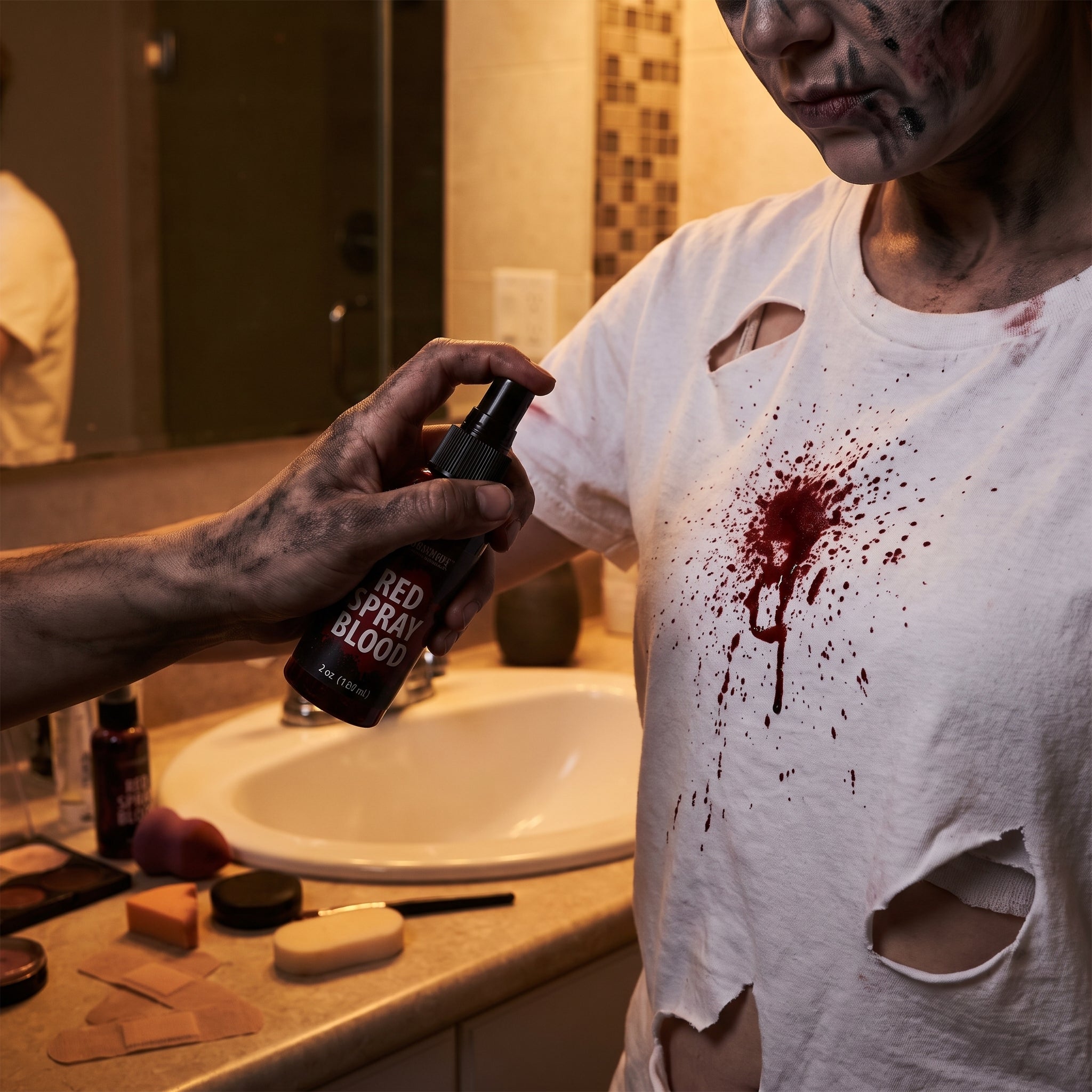 Blood Red Spray - Realistic Costume Accessory, 2 oz