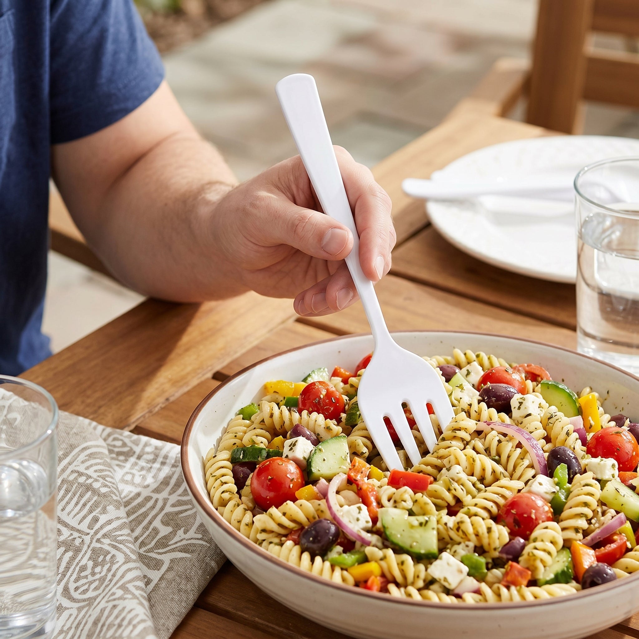 White Plastic Serving Forks 9.75 in. - Heavyweight Disposable Forks with Elegant Glossy Finish, Durable White Plastic Cutlery for Catering, Parties, Weddings